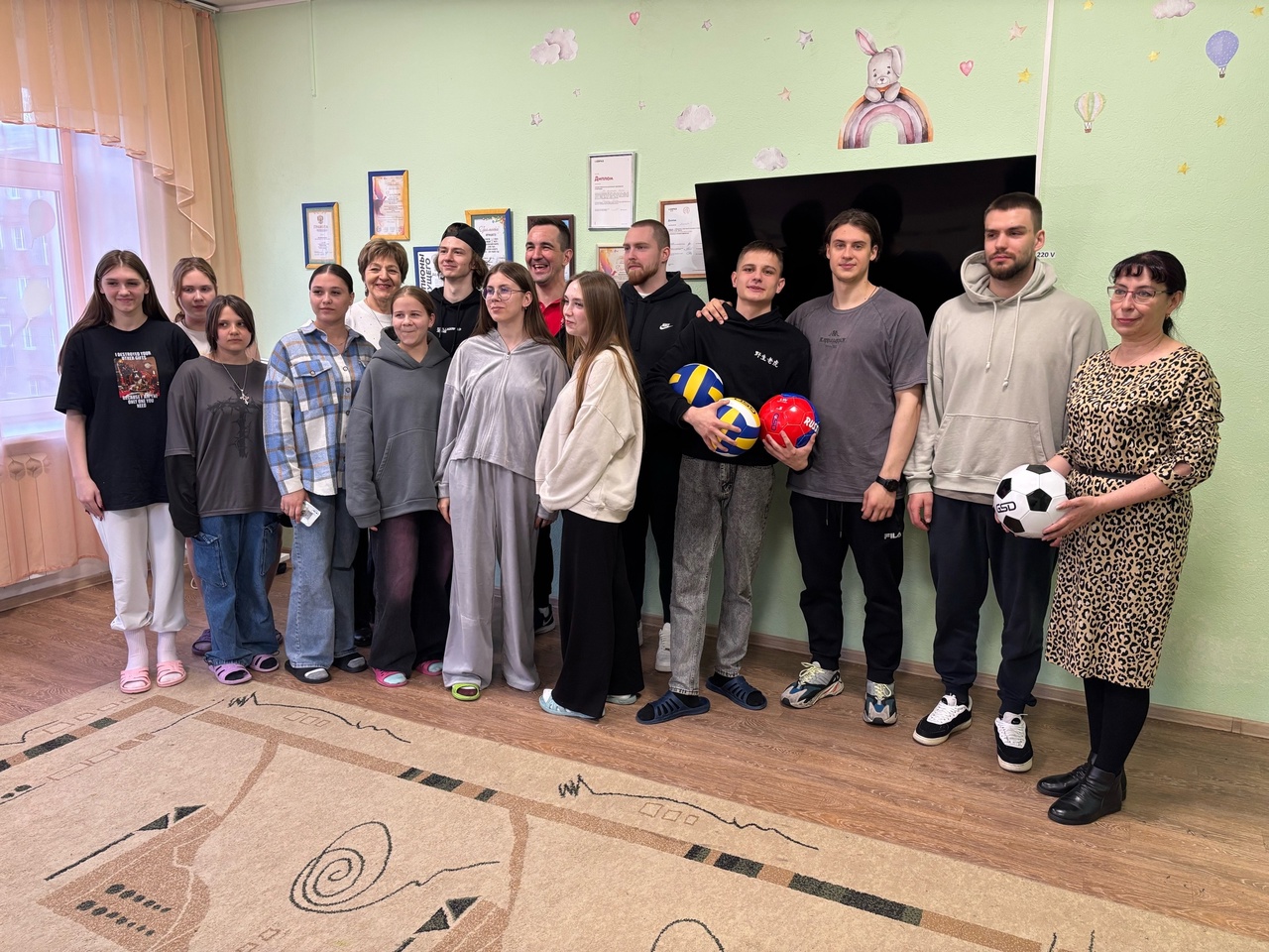 Хоккеисты «Металлурга» посетили «Дом детства» Хоккеисты «Металлурга» посетили «Дом детства»