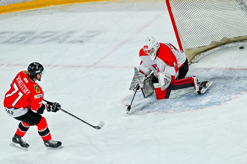 «Кузнецкие Медведи» - «Спутник» - 3:2 ОТ. Нападающий Марк Гржелецкий – о победе 