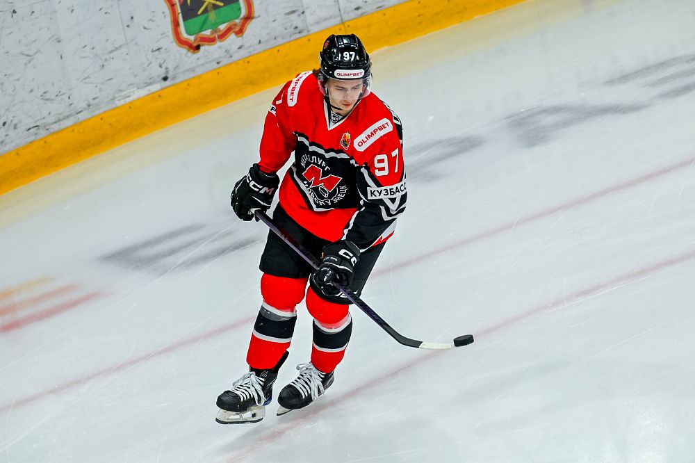 Дмитрий Овчинников – лучший нападающий недели ВХЛ