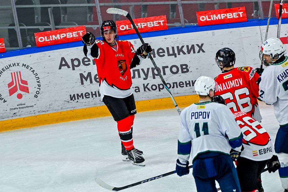 «Кузнецкие Медведи» - «Мамонты Югры» - 2:3. Нападающий Матвей Афонин – о матче